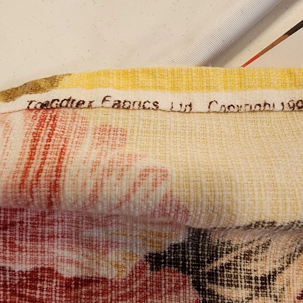 Tropical Floral Tablecloth - Picture 7 of 9